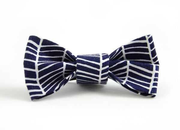 Bow Tie in Bishop ONE XS LEFT